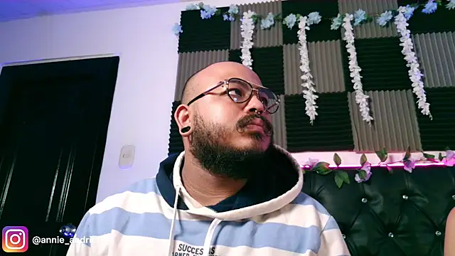  leda swan  online show from 03-30-26, 11:01