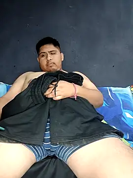 Snapshot of ramito1007 chatting on 11-27-25, 04:24 ramito1007 online show from 11-27-25, 04:24