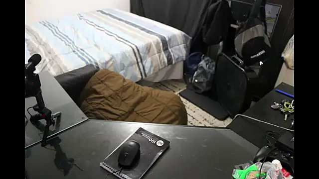 Snapshot of jamalcarter chatting on 12-17-25, 07:35 jamalcarter online show from 12-17-25, 07:35