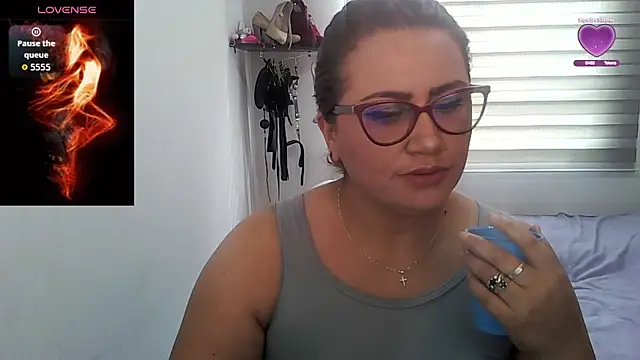 Snapshot of Vesper_Vixen chatting on 09-19-25, 01:48 Vesper Vixen online show from 09-19-25, 01:48