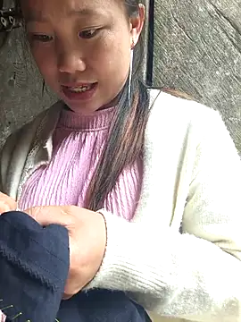 Snapshot of liu-liusexy chatting on 05-05-26, 03:09 liu-liusexy online show from 05-05-26, 03:09