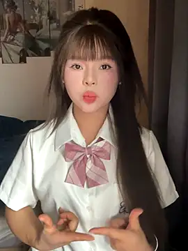 SarahBeii online show from 11-18-25, 03:43