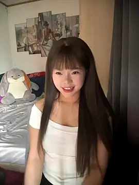Snapshot of SarahBeii chatting on 10-19-25, 03:09 SarahBeii online show from 10-19-25, 03:09