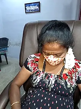 Snapshot of umashreetamil chatting on 10-10-25, 04:35 umashreetamil online show from 10-10-25, 04:35