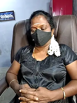 Snapshot of umashreetamil chatting on 10-14-25, 05:19 umashreetamil online show from 10-14-25, 05:19