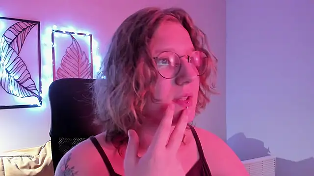 Hailey Foxy online show from 11-18-25, 09:01