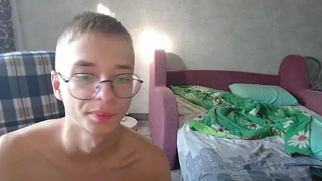 Snapshot of glasses_cat chatting on 09-22-25, 05:57 glasses cat online show from 09-22-25, 05:57