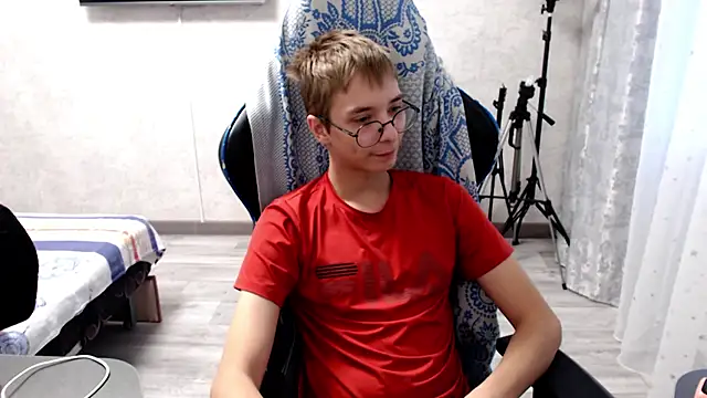 glasses cat online show from 03-26-26, 04:00