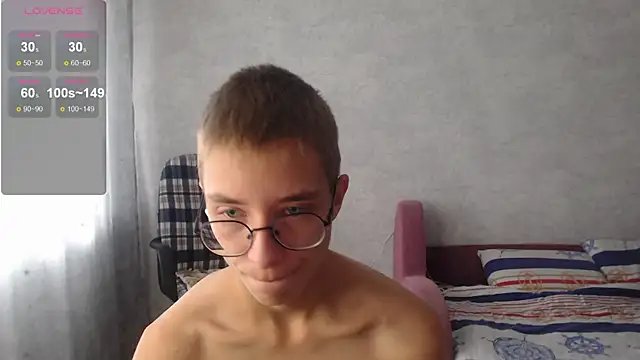 Snapshot of glasses_cat chatting on 10-08-25, 07:54 glasses cat online show from 10-08-25, 07:54