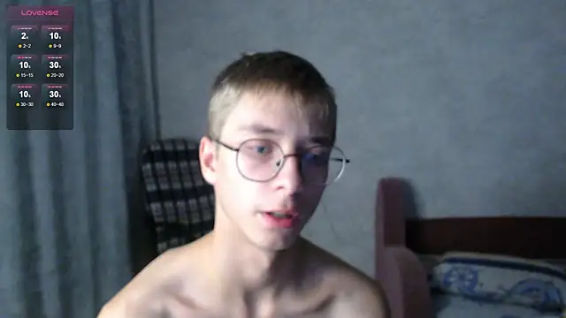 Snapshot of glasses_cat chatting on 10-24-25, 11:26 glasses cat online show from 10-24-25, 11:26