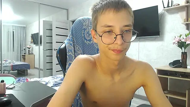 Snapshot of glasses_cat chatting on 07-26-26, 08:49 glasses cat online show from 07-26-26, 08:49