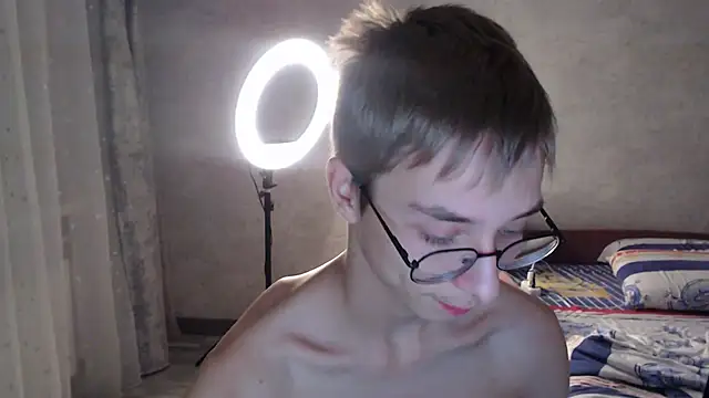 Snapshot of glasses_cat chatting on 11-11-25, 09:53 glasses cat online show from 11-11-25, 09:53