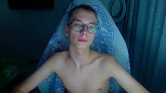 glasses cat online show from 02-10-26, 09:58