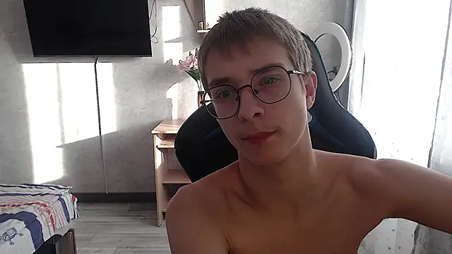 glasses cat online show from 01-18-26, 11:13