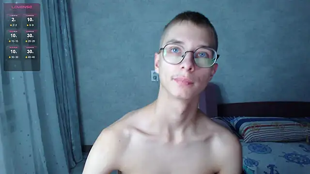 Snapshot of glasses_cat chatting on 11-18-25, 08:56 glasses cat online show from 11-18-25, 08:56