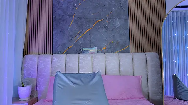 Snapshot of mia_scot chatting on 04-08-26, 11:55 mia scot online show from 04-08-26, 11:55