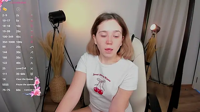 Lina Glow online show from 09-30-25, 06:41