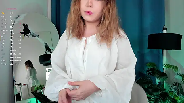 Lina Glow online show from 10-28-25, 06:45