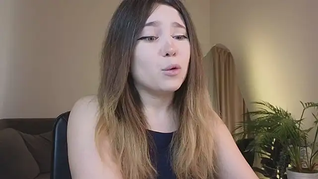 Snapshot of Lina_Glow chatting on 05-05-26, 06:49 Lina Glow online show from 05-05-26, 06:49