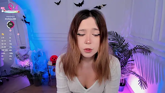 Lina Glow online show from 10-30-25, 06:44