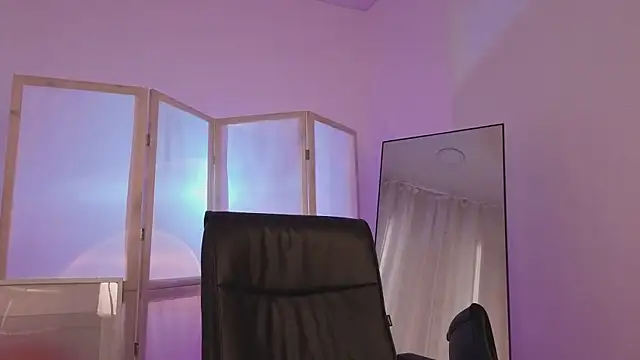 Lina Glow online show from 04-13-26, 06:50