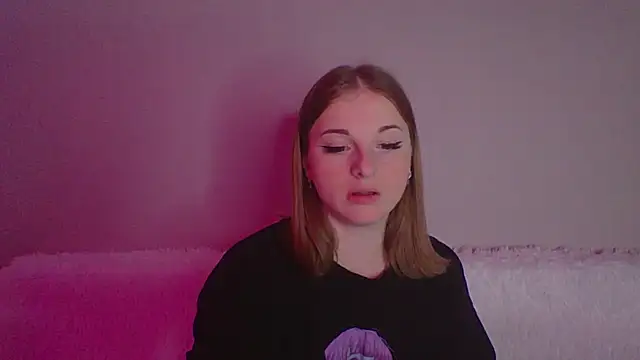 Snapshot of Star_Girlish chatting on 10-25-25, 07:36 Star Girlish online show from 10-25-25, 07:36