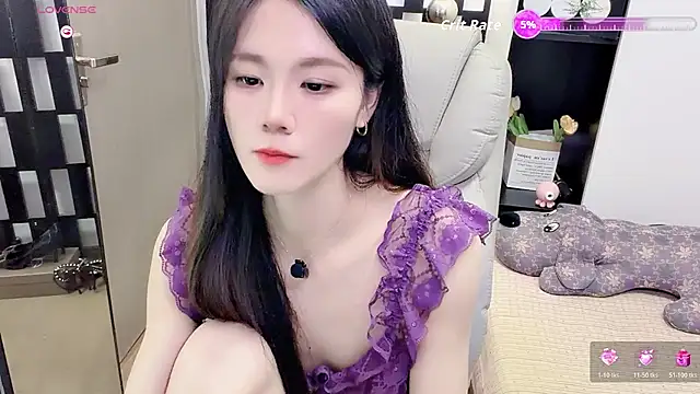 Snapshot of Yueyue-MM chatting on 07-17-26, 01:52 Yueyue-MM online show from 07-17-26, 01:52