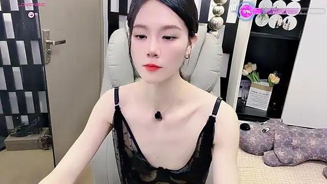 Snapshot of Yueyue-MM chatting on 06-15-26, 03:01 Yueyue-MM online show from 06-15-26, 03:01