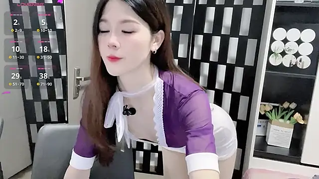 Snapshot of Yueyue-MM chatting on 10-01-25, 11:19 Yueyue-MM online show from 10-01-25, 11:19