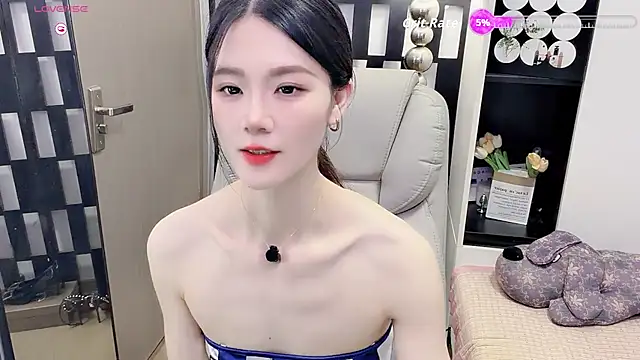 Snapshot of Yueyue-MM chatting on 06-15-26, 02:56 Yueyue-MM online show from 06-15-26, 02:56