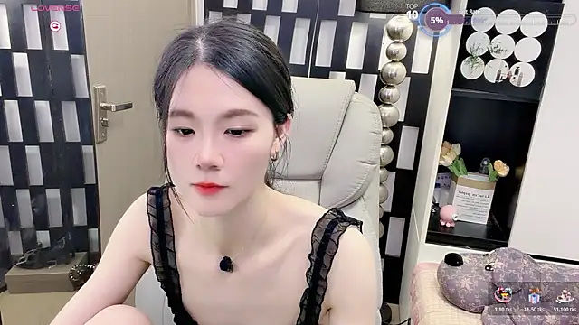 Snapshot of Yueyue-MM chatting on 06-21-26, 02:34 Yueyue-MM online show from 06-21-26, 02:34
