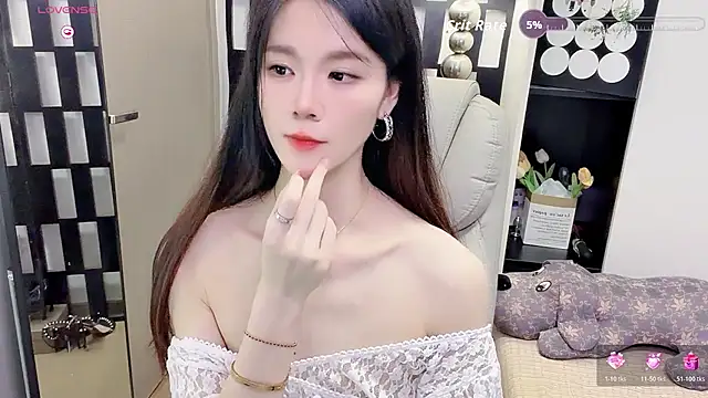 Snapshot of Yueyue-MM chatting on 07-22-26, 02:19 Yueyue-MM online show from 07-22-26, 02:19