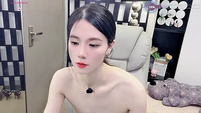 Snapshot of Yueyue-MM chatting on 06-11-26, 02:58 Yueyue-MM online show from 06-11-26, 02:58