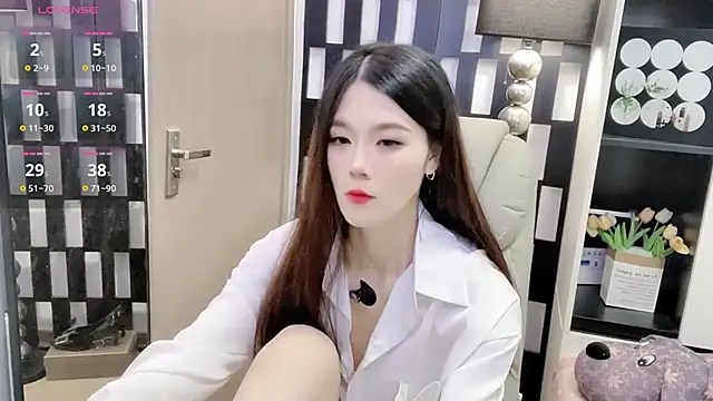 Yueyue-MM online show from 11-04-25, 12:25