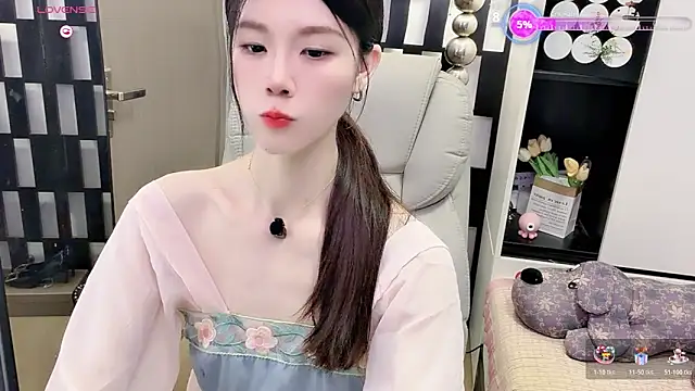 Snapshot of Yueyue-MM chatting on 06-19-26, 02:12 Yueyue-MM online show from 06-19-26, 02:12