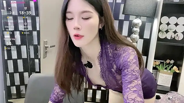 Snapshot of Yueyue-MM chatting on 10-06-25, 12:23 Yueyue-MM online show from 10-06-25, 12:23
