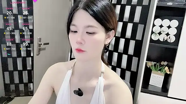 Snapshot of Yueyue-MM chatting on 09-19-25, 10:58 Yueyue-MM online show from 09-19-25, 10:58