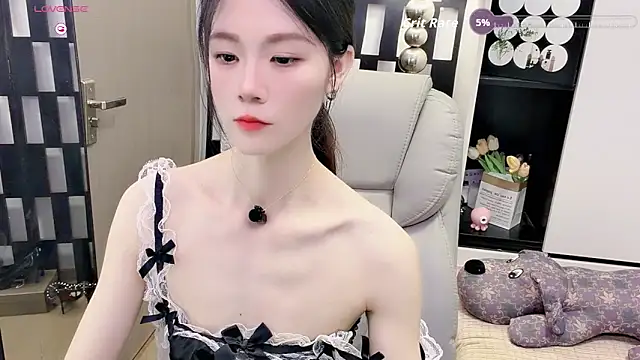 Snapshot of Yueyue-MM chatting on 06-17-26, 03:17 Yueyue-MM online show from 06-17-26, 03:17