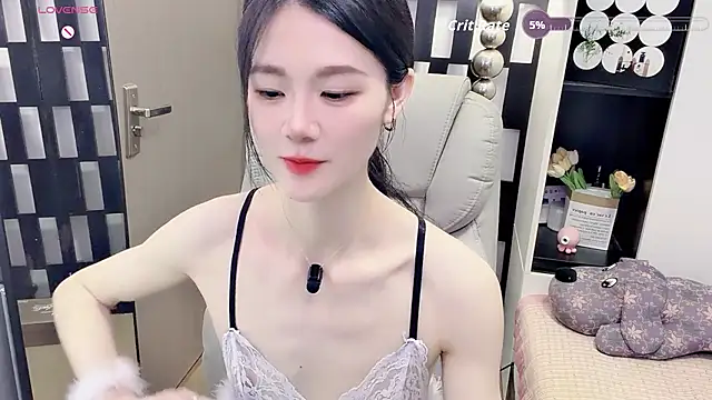 Snapshot of Yueyue-MM chatting on 06-13-26, 03:15 Yueyue-MM online show from 06-13-26, 03:15