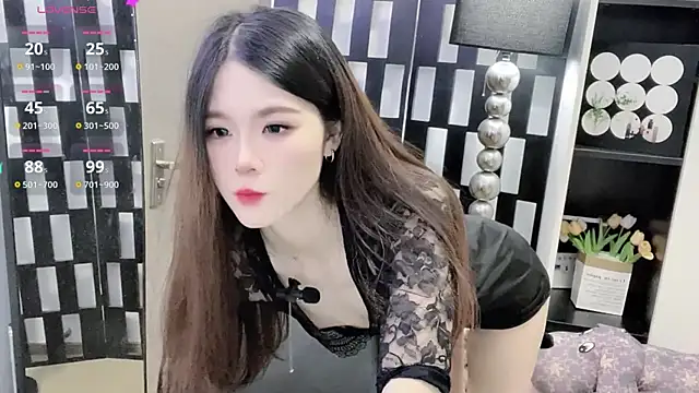 Snapshot of Yueyue-MM chatting on 10-10-25, 12:11 Yueyue-MM online show from 10-10-25, 12:11