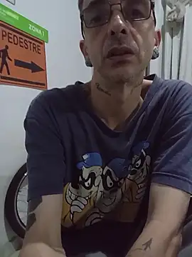 Snapshot of dinho_carioca chatting on 05-15-26, 01:53 dinho carioca online show from 05-15-26, 01:53