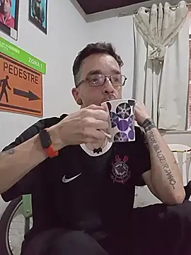 dinho carioca online show from 11-18-25, 09:56