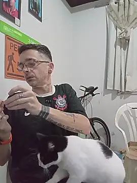 dinho carioca online show from 11-17-25, 04:00