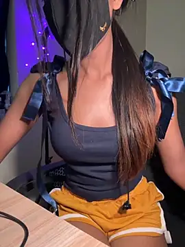 Snapshot of Hoty-Poonam chatting on 11-12-25, 11:25 Hoty-Poonam online show from 11-12-25, 11:25