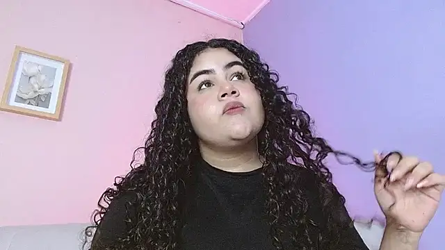 Snapshot of lourdes_moon22 chatting on 10-15-25, 01:52 lourdes moon22 online show from 10-15-25, 01:52