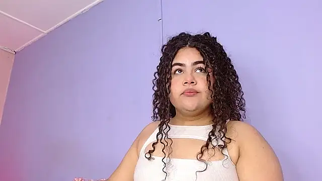 Snapshot of lourdes_moon22 chatting on 10-18-25, 01:35 lourdes moon22 online show from 10-18-25, 01:35
