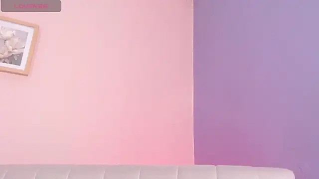 Snapshot of lourdes_moon22 chatting on 10-19-25, 03:26 lourdes moon22 online show from 10-19-25, 03:26