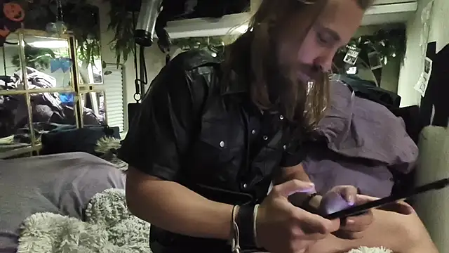 JuliCarl online show from 10-25-25, 03:49