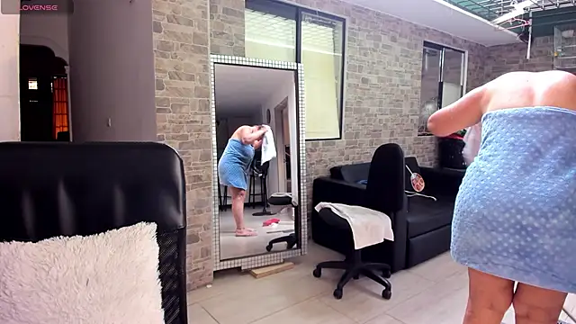  SARAI DUPONT online show from 04-12-26, 10:13