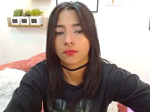 Snapshot of Aliciacute__ chatting on 10-04-25, 07:26 Aliciacute online show from 10-04-25, 07:26
